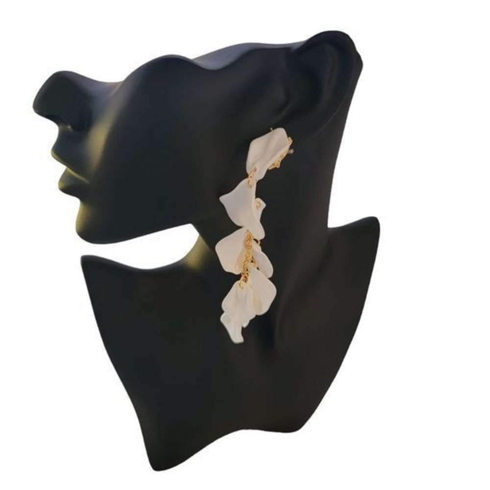 Nyu‎ Nyu dangle white and gold flower petal earrings lightweight new